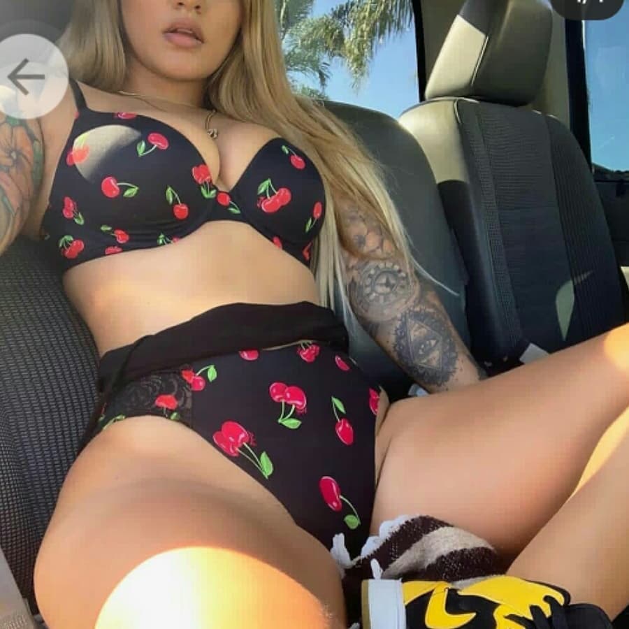 Jeune salope du 07 partage nude