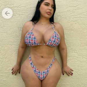 Jeune salope du 17 partage nude