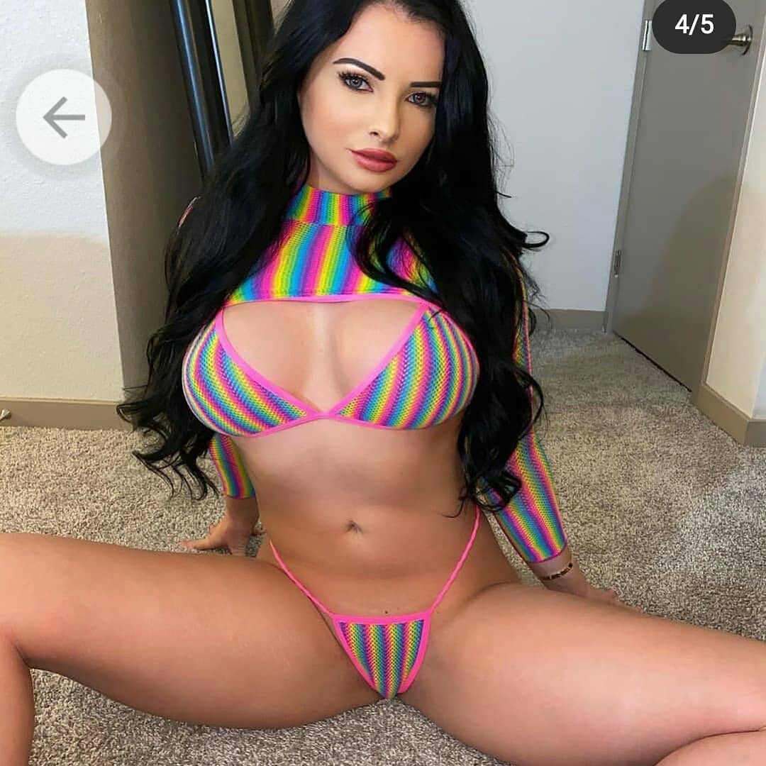 Jeune salope du 44 partage nude